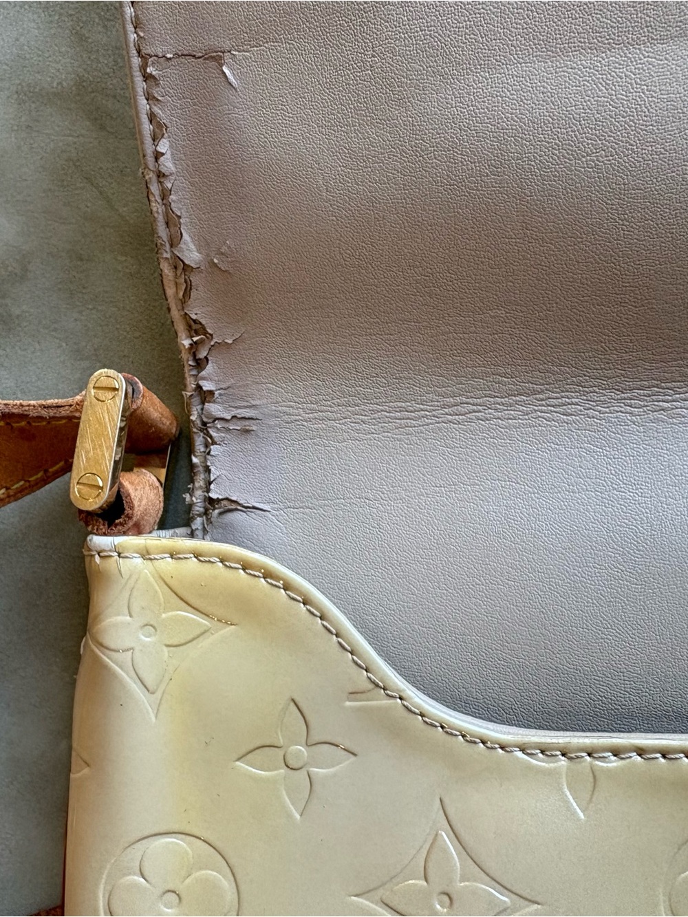 Louis Vuitton Beige Vernis Monogram Crossbody with Tan Strap - Picture 7 of 9